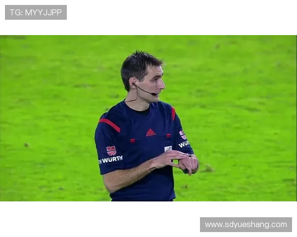 足球明星帅哥早期照片揭秘他们青春岁月的风采与魅力