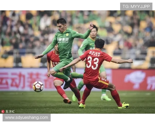 帅哥演员与足球明星的完美结合揭示了娱乐与体育的魅力交汇点